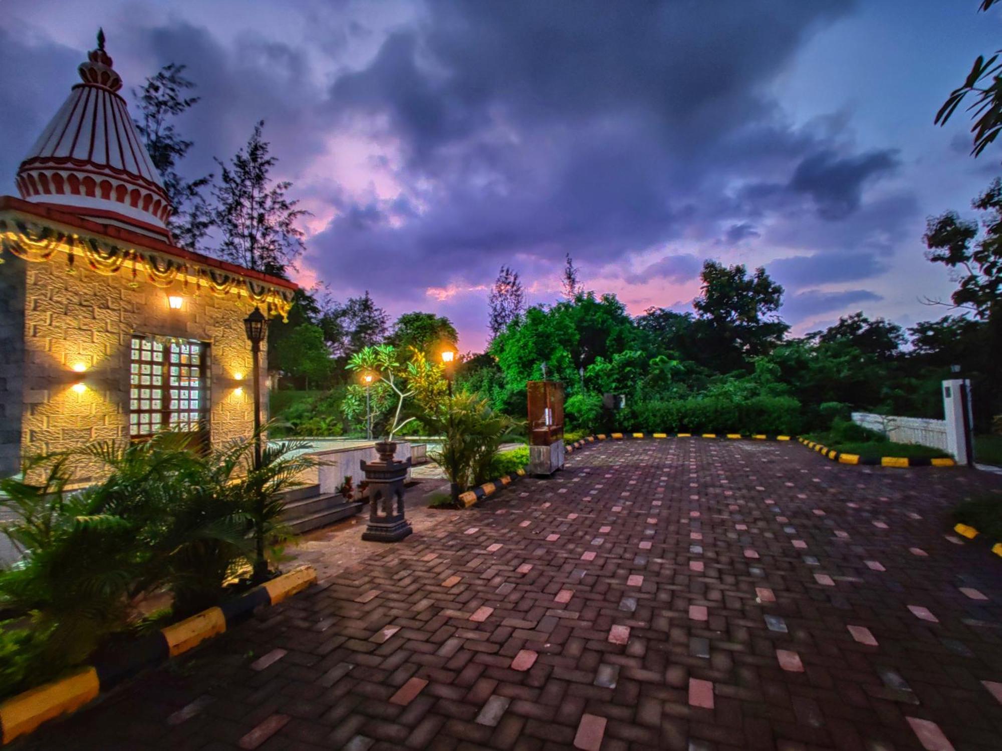 Pushpam Sanskruti Resort Karjat - A Pure Veg Resort Dhamni Экстерьер фото