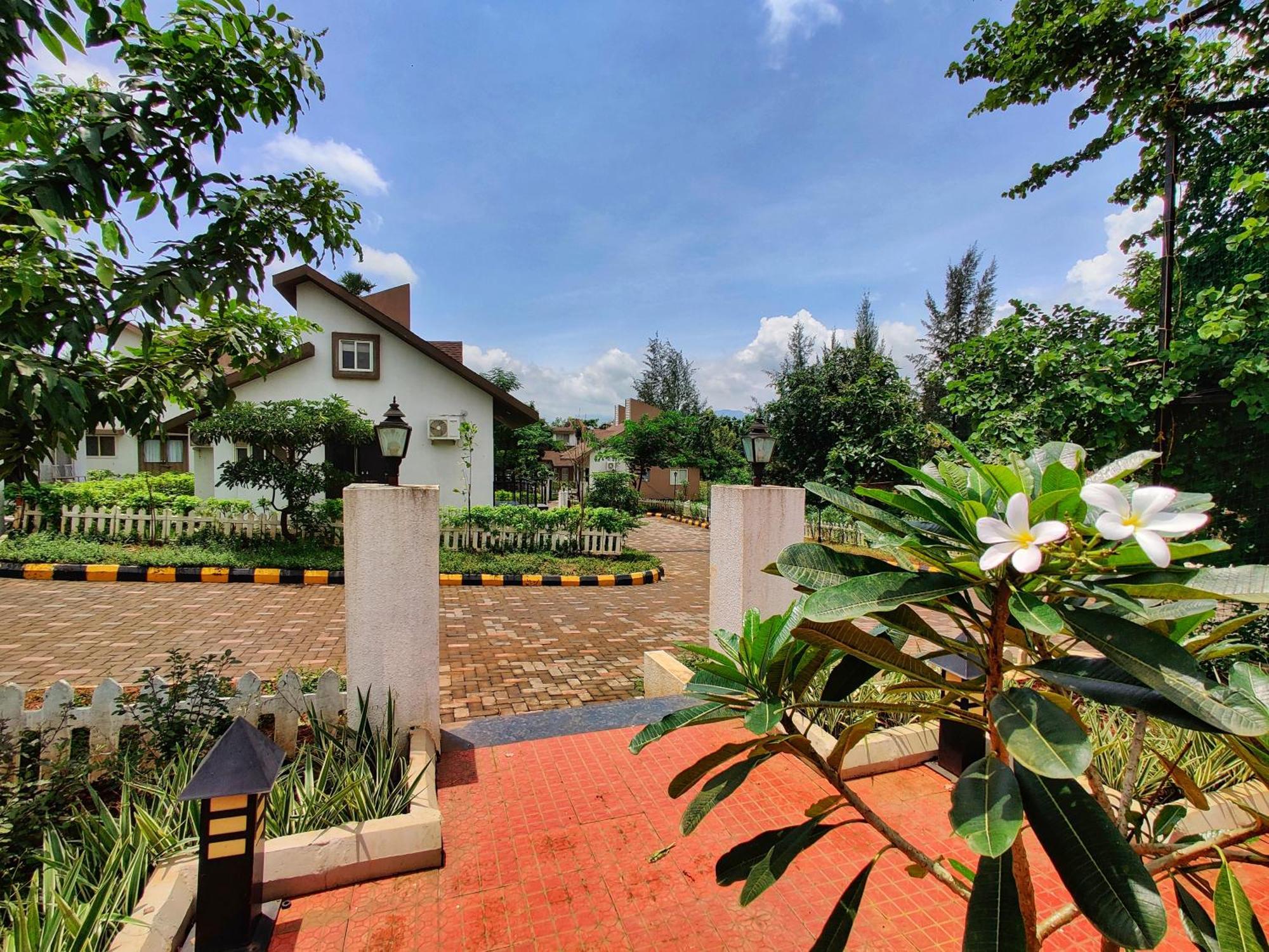 Pushpam Sanskruti Resort Karjat - A Pure Veg Resort Dhamni Экстерьер фото